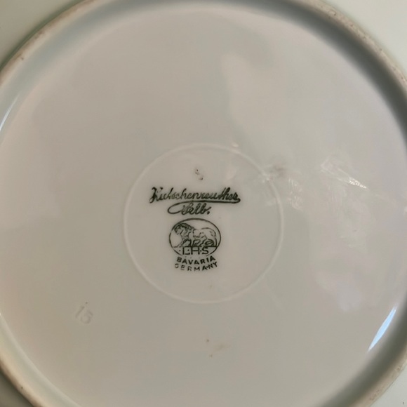 Hutschenreuther Bread and Butter Maple Leaf Plate - Picture 2 of 4